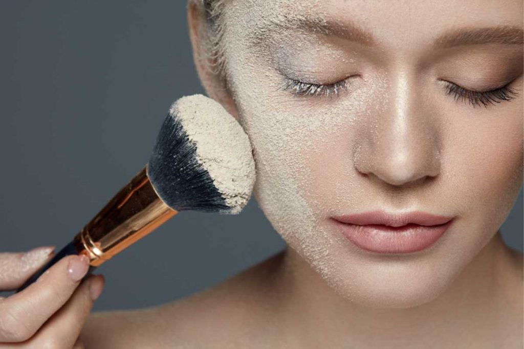 maquiagem envelhece a pele